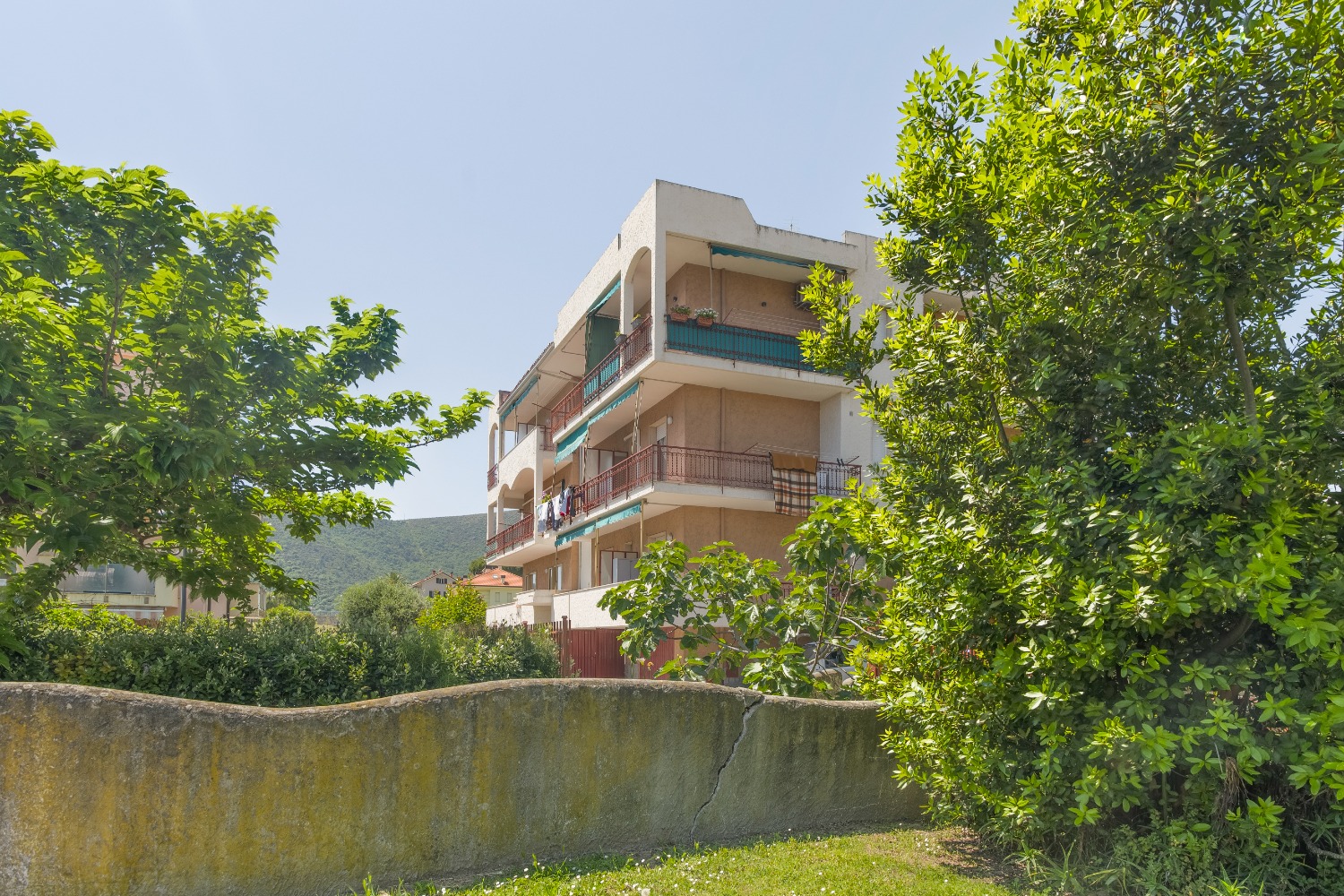 MONOLOCALE ULTIMO PIANO, ZONA CONFINE LOANO