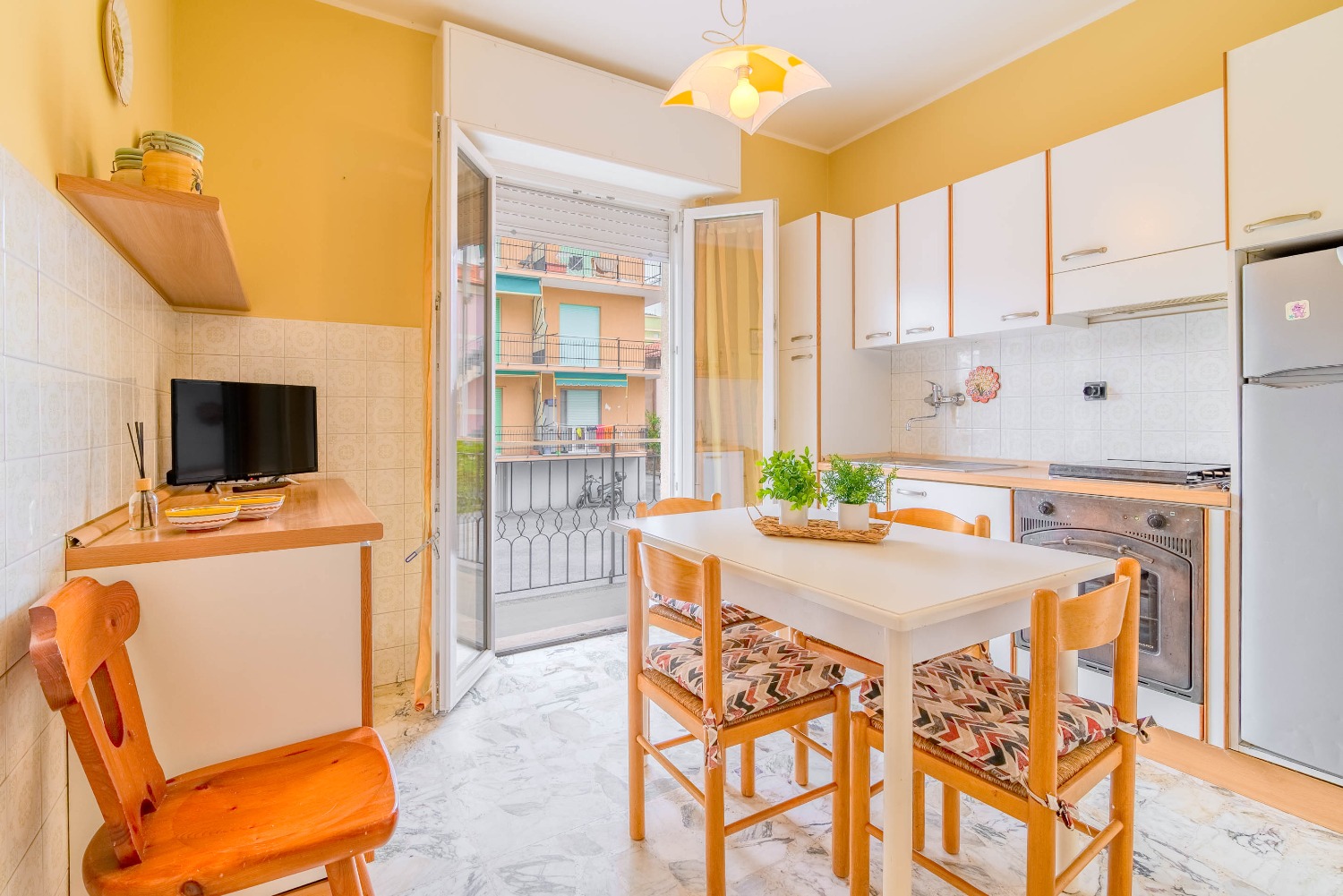 TRILOCALE CON 3 BALCONI IN VIA MILANO