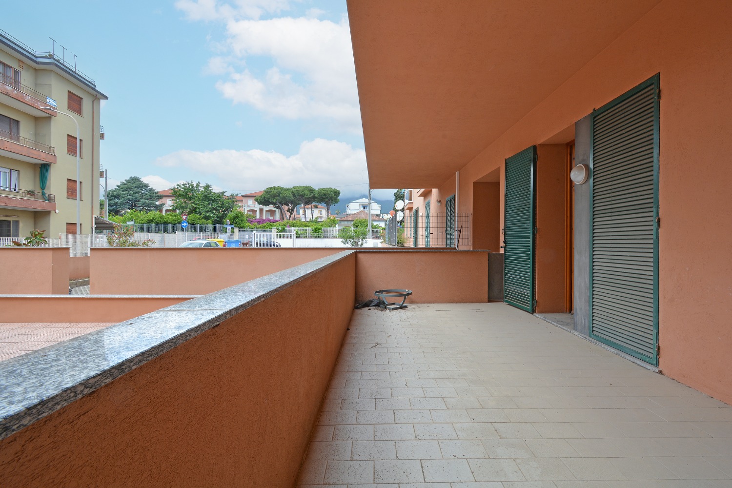 AMPIO BILOCALE CON TERRAZZA E CANTINA